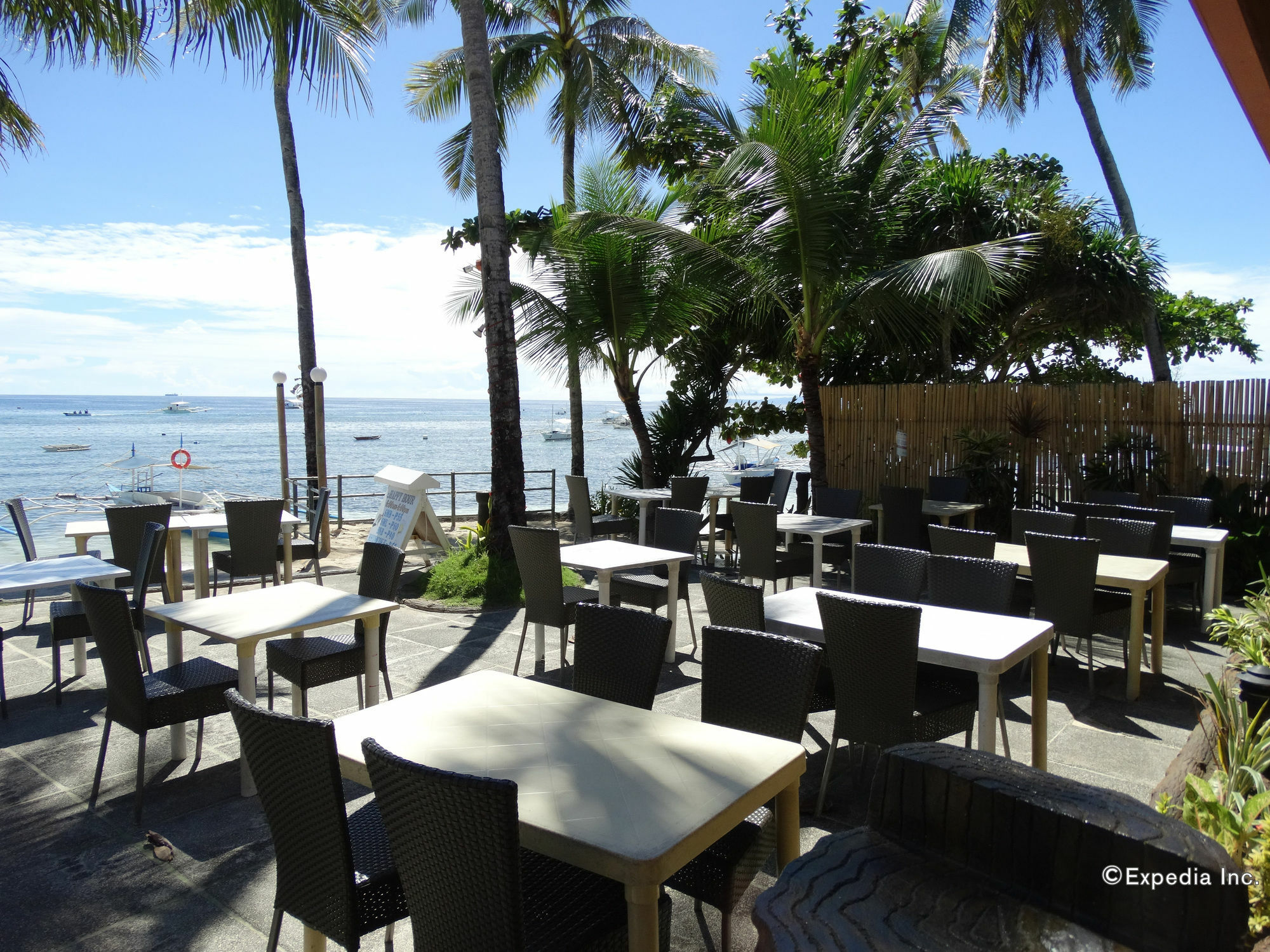 Lost Horizon Dive Resort